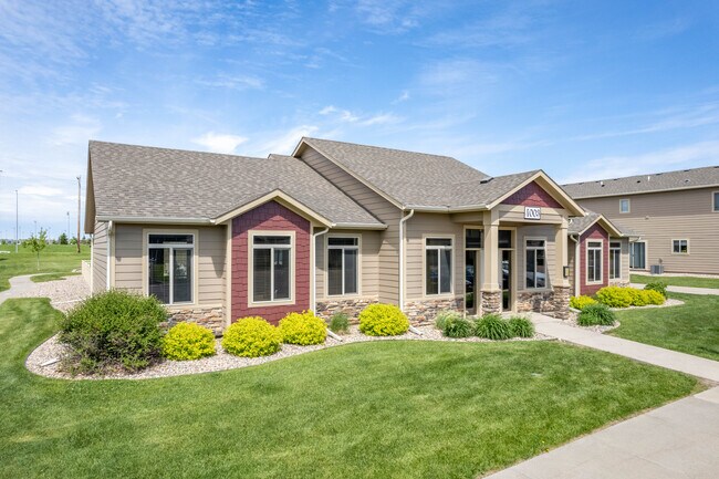Diamond Field Townhomes in Sioux Falls, SD - Foto de edificio - Building Photo