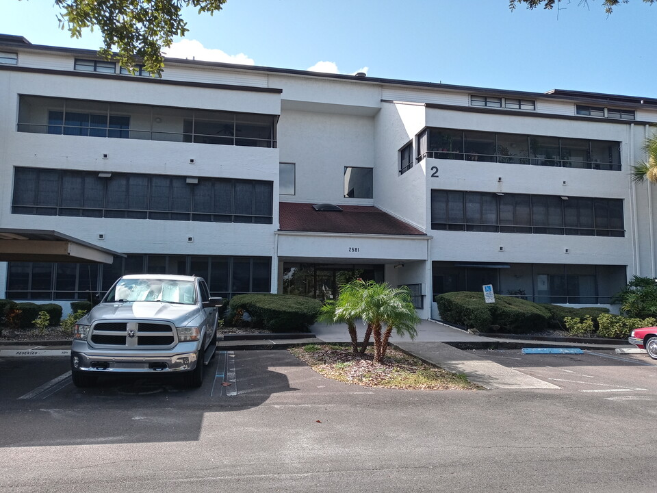 2581 Countryside Blvd, Unit 109 in Clearwater, FL - Building Photo