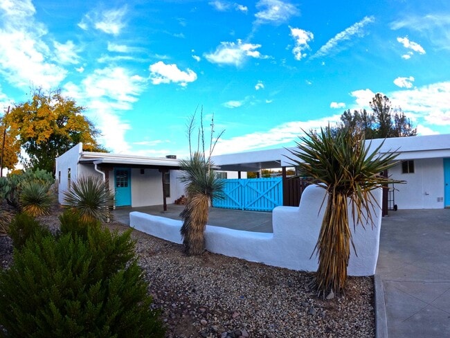 property at 2968 La Mesilla Cir