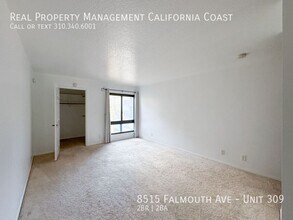 8515 Falmouth Ave in Los Angeles, CA - Foto de edificio - Building Photo