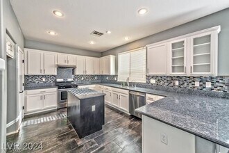 9469 Green Vineyard Ave in Las Vegas, NV - Building Photo - Building Photo