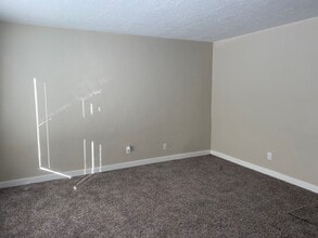 4827 S 4620 W in Kearns, UT - Building Photo - Building Photo