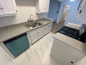 443 S. Alexandria Ave in Los Angeles, CA - Building Photo - Interior Photo