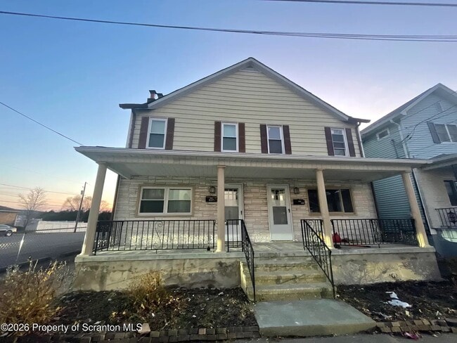 302-304-304 Vine St, Unit 304 in Old Forge, PA - Building Photo - Building Photo