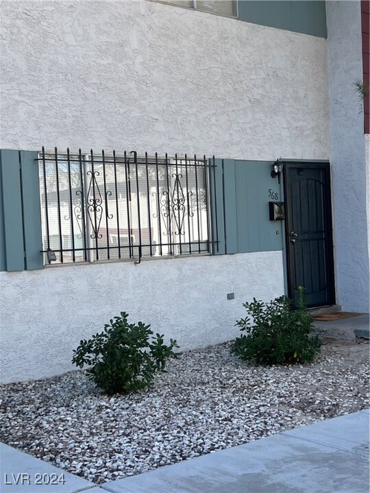 568 Greenbriar Townhouse Way in Las Vegas, NV - Foto de edificio