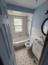 18400 Hazelwood Ave in Maple Heights, OH - Building Photo - Building Photo