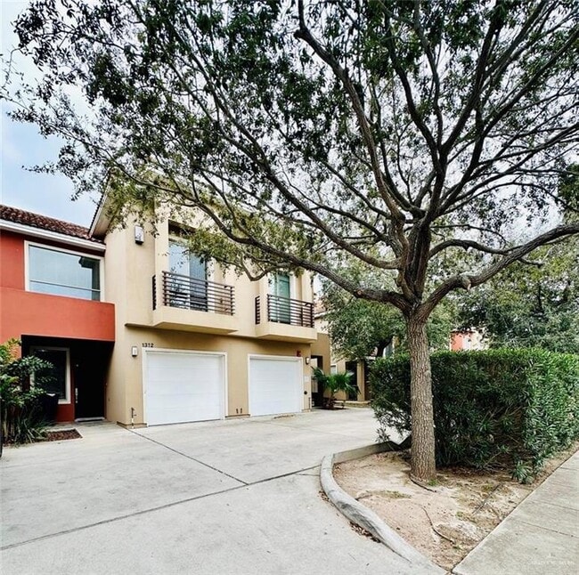 property at 29 Pineridge Ln