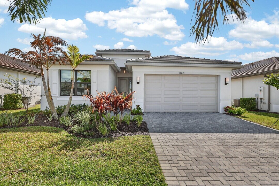 12719 SW Blue Mangrove Pkwy in Port St. Lucie, FL - Building Photo