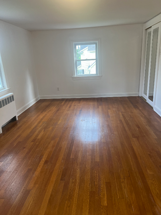 126 E Crescent Ave in Mahwah, NJ - Building Photo