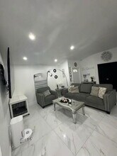 8225 NW 192nd Terrace in Hialeah, FL - Building Photo - Building Photo
