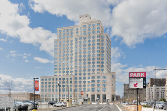 Raven Hall in Brooklyn, NY - Foto de edificio - Building Photo