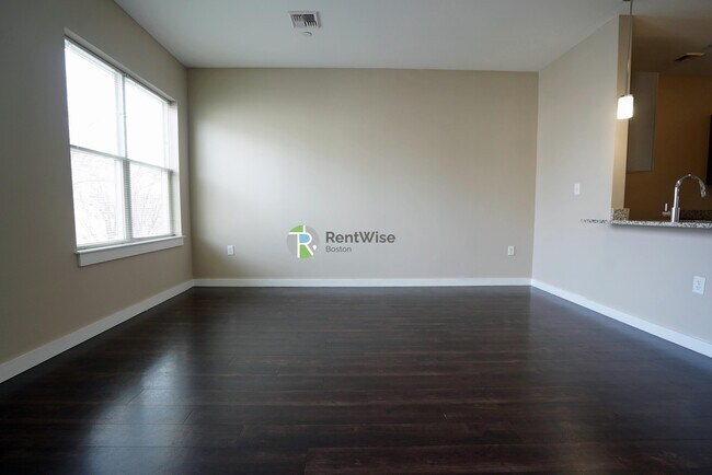 625 McGrath Hwy in Somerville, MA - Foto de edificio - Building Photo