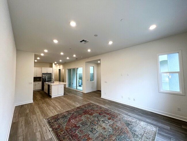 107 Zawn in Irvine, CA - Foto de edificio - Building Photo