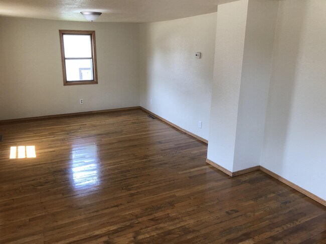 2113 Oakland Ave E in Austin, MN - Building Photo - Building Photo