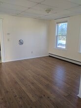 32 Douglas St, Unit Apt 3 in Worcester, MA - Foto de edificio - Building Photo