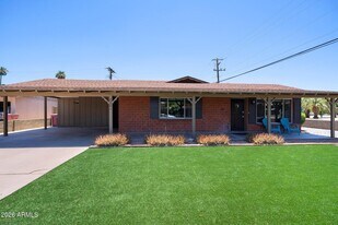 8201 E Montecito Ave in Scottsdale, AZ - Building Photo