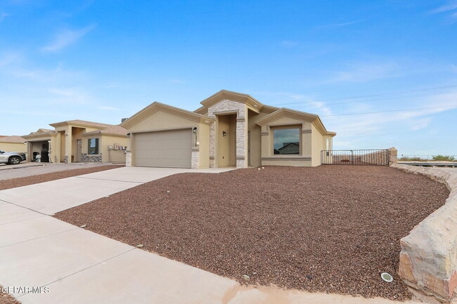 13736 Flora Vista Ave in Horizon City, TX - Building Photo - Building Photo