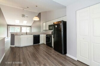 1069 Ripple Ridge in Darien, IL - Building Photo - Building Photo