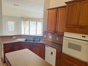 310 Annes Way in Stafford, TX - Building Photo - Building Photo