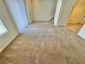 4079 Halfmoon Bay Dr in Las Vegas, NV - Building Photo - Building Photo