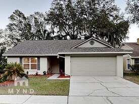 2030 Shadow Pine Dr in Brandon, FL - Building Photo