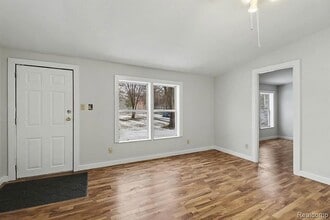 1295 W Cook Rd in Grand Blanc, MI - Building Photo - Building Photo