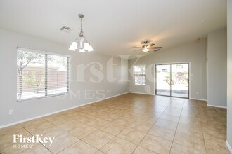 18582 W Vogel Ave in Goodyear, AZ - Foto de edificio - Building Photo