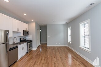 2105 N Sedgwick St, Unit 2105-3 in Chicago, IL - Building Photo - Building Photo
