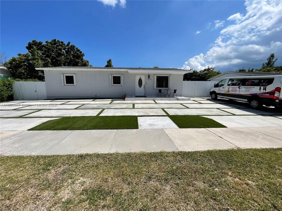 15550 SW 308th St in Homestead, FL - Building Photo