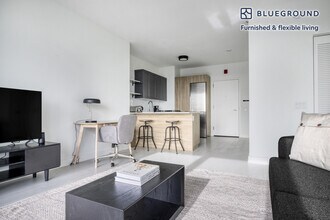 1035 W Van Buren St in Chicago, IL - Building Photo - Building Photo