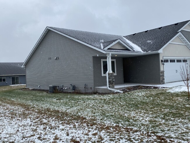 1600 Kyler St in Altoona, WI - Building Photo - Building Photo
