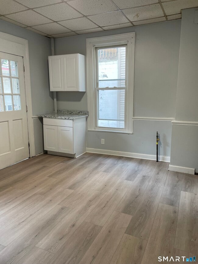 property at 1086 E Main St