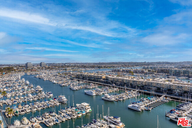 4335 Marina City Dr in Marina Del Rey, CA - Building Photo - Building Photo