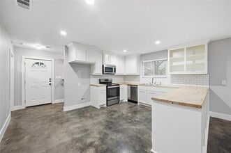 607 E Day St in Denison, TX - Building Photo - Building Photo