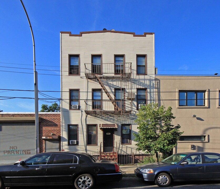 10-10 46th Rd in Long Island City, NY - Building Photo