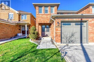3839 Spicewood Way in Mississauga, ON - Building Photo