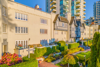 Tudor Manor in Vancouver, BC - Building Photo - Building Photo