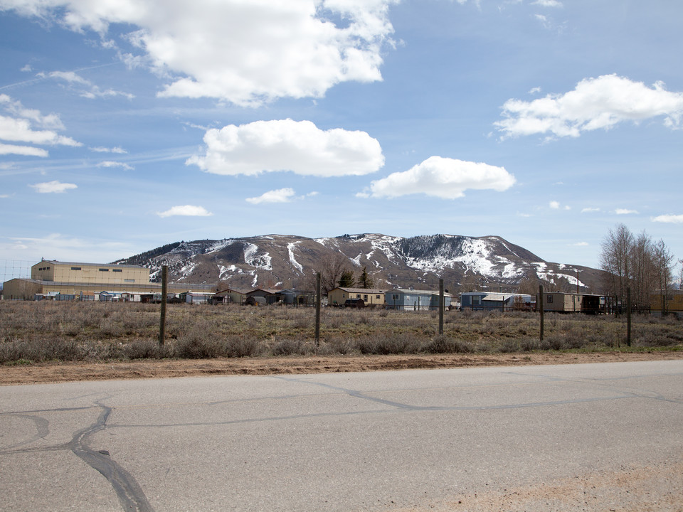 River Ranch Village Mobile Home Park in Kremmling, CO - Foto de edificio