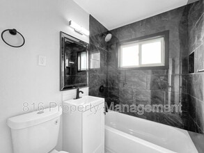 6607 E 110 Terrace in Kansas City, MO - Building Photo - Building Photo