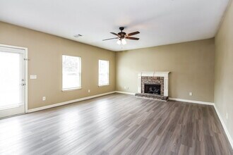 13 Thatch Ct in Cartersville, GA - Foto de edificio - Building Photo