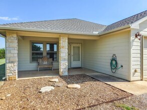 120 Lost Oaks Ct in Liberty Hill, TX - Building Photo - Building Photo