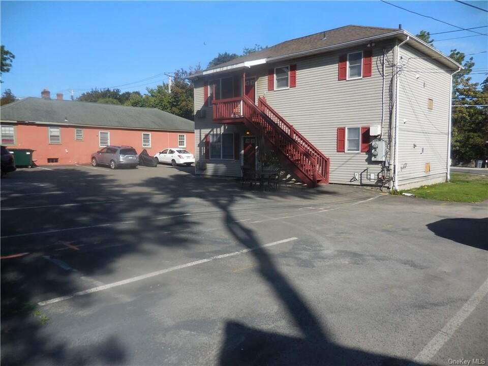 275 Hudson St-Unit -5 in Cornwall On Hudson, NY - Foto de edificio