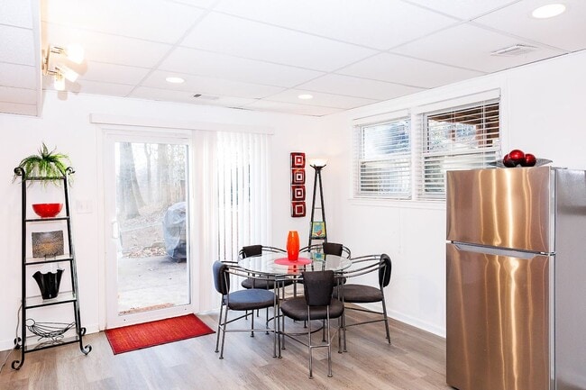 7286 EARLYS Rd in Warrenton, VA - Foto de edificio - Building Photo