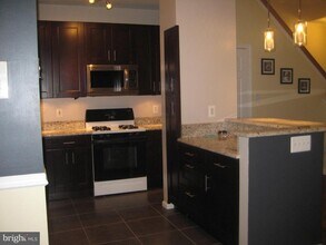 19545 Caravan Dr in Germantown, MD - Building Photo - Building Photo