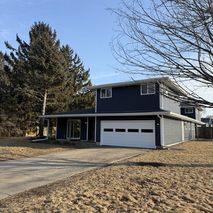 2239 Michigan Ave in Sun Prairie, WI - Foto de edificio