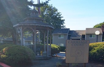 Carriage Court Apartments in Canby, OR - Building Photo - Building Photo