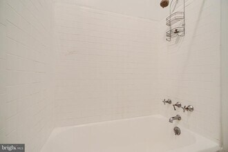 1208 N Calvert St in Baltimore, MD - Building Photo - Building Photo