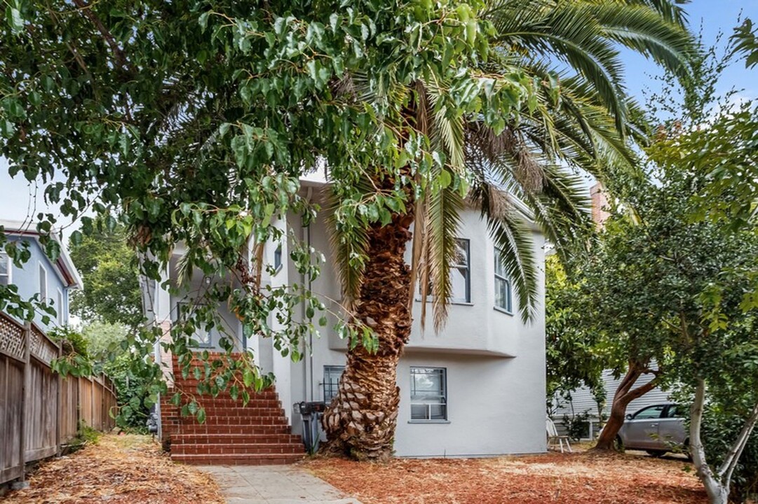 6458 Colby St in Oakland, CA - Building Photo