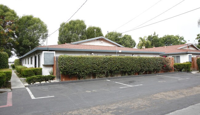 7602 23rd St in Westminster, CA - Foto de edificio - Building Photo