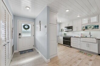 325 Causeway N in New Smyrna Beach, FL - Foto de edificio - Building Photo